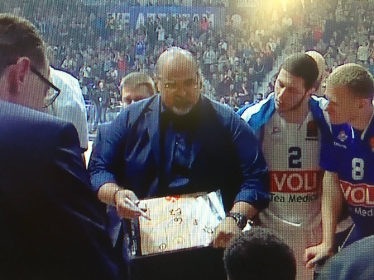 mariocanfora's tweet image. #aleksandar #dzikic: mai avrei creduto che il suo ⁦@KKBuducnostVOLI⁩ potesse battere il ⁦@cskabasket⁩ in ⁦@EuroLeague⁩ rimontando 17 punti con l’ex romano ⁦@ngordic20⁩ mvp #euroleague #basket #basketball #7DAYSMagicMoment #eurolega #buducnost #cska #mosca