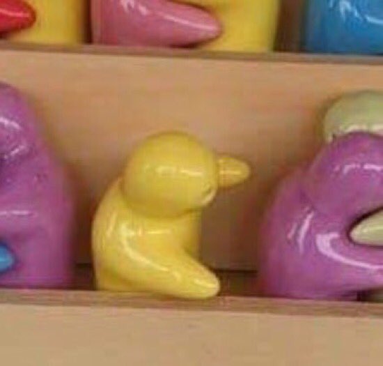 thislovesgoodie's tweet photo. me during merch sales because nobody likes me https://t.co/ViISM3uGSA