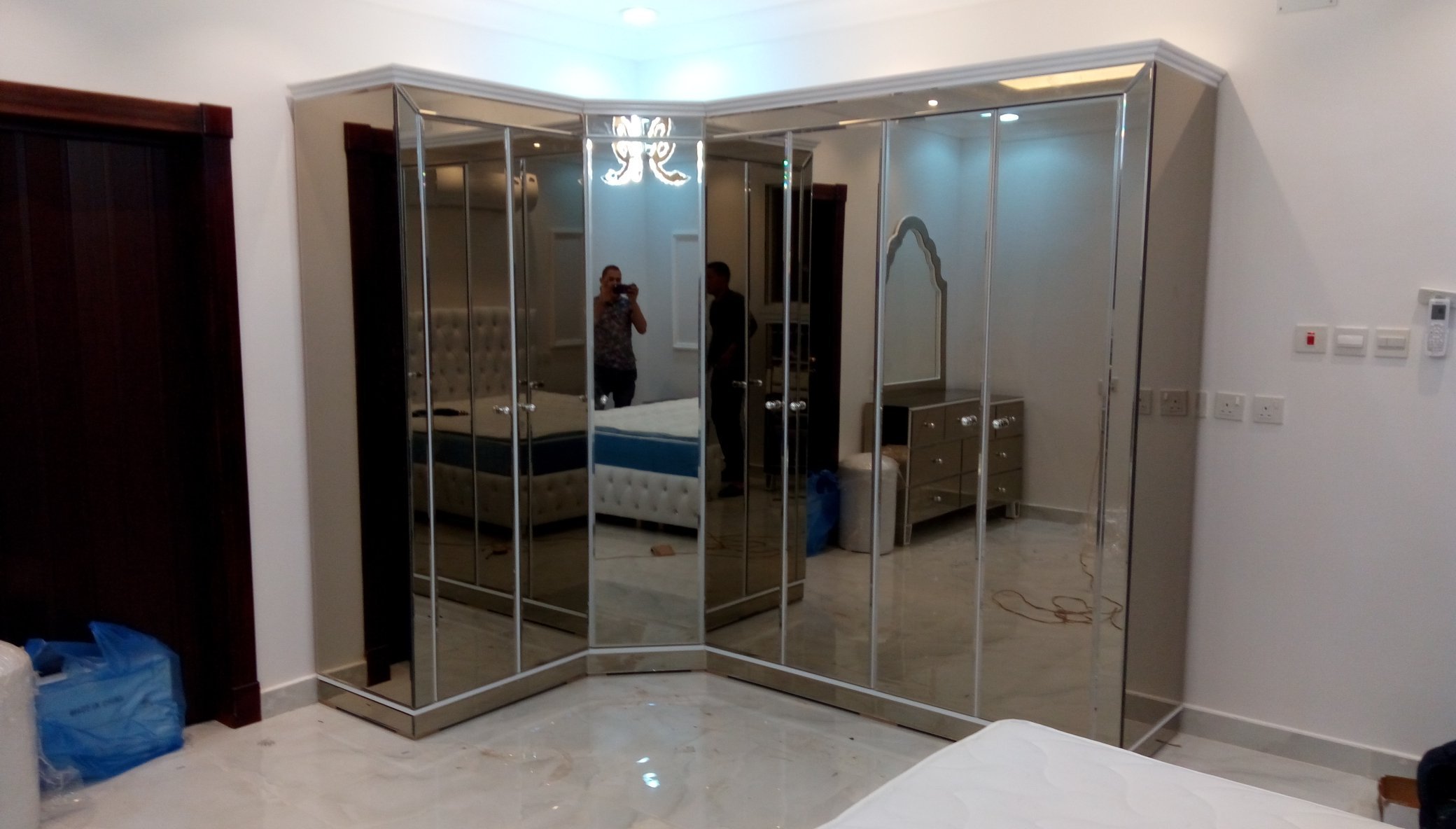 كيان دريم للاثاث A Twitter غرفه نوم نفرين مكونه من سرير مقاس مترين مترين دولاب زاويه زجاج كامل تسريحه نفس الصوره زجاج كامل شفنيرا 5 دروج زجاج كامل كمدينتين نفس الصوره خشب