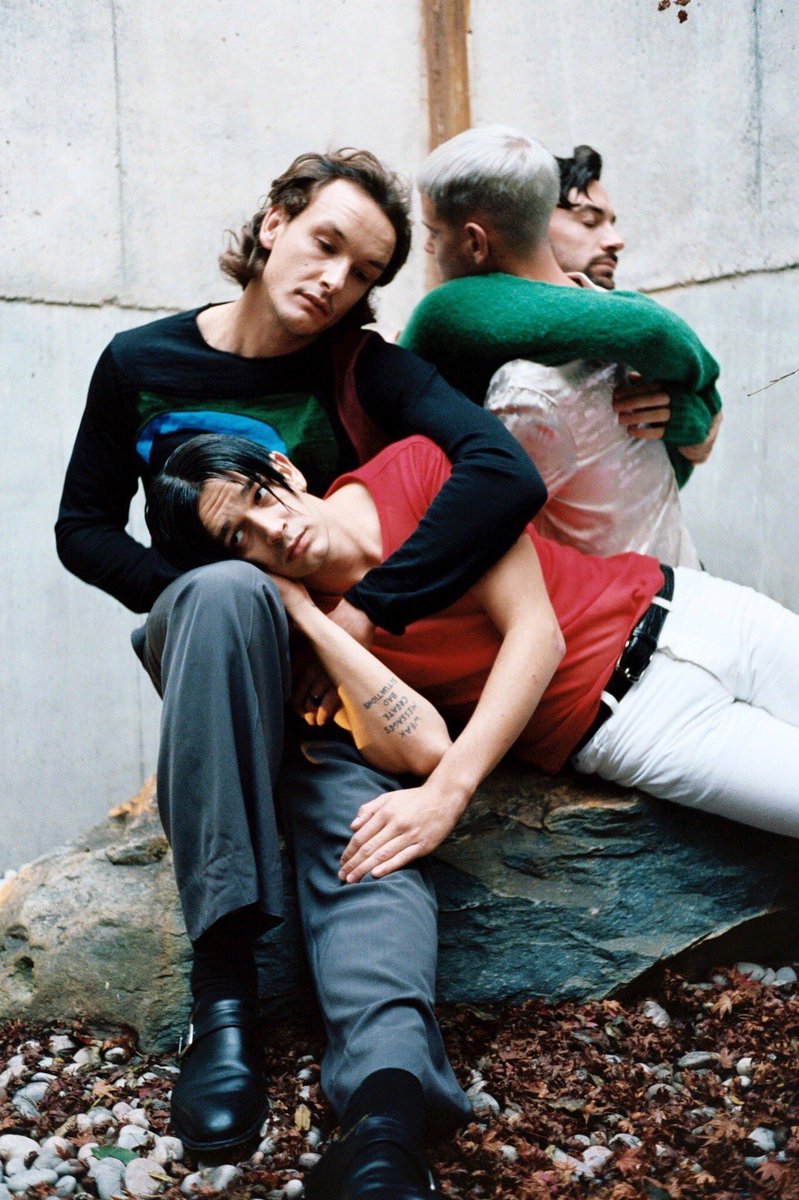 The 1975 tweet media