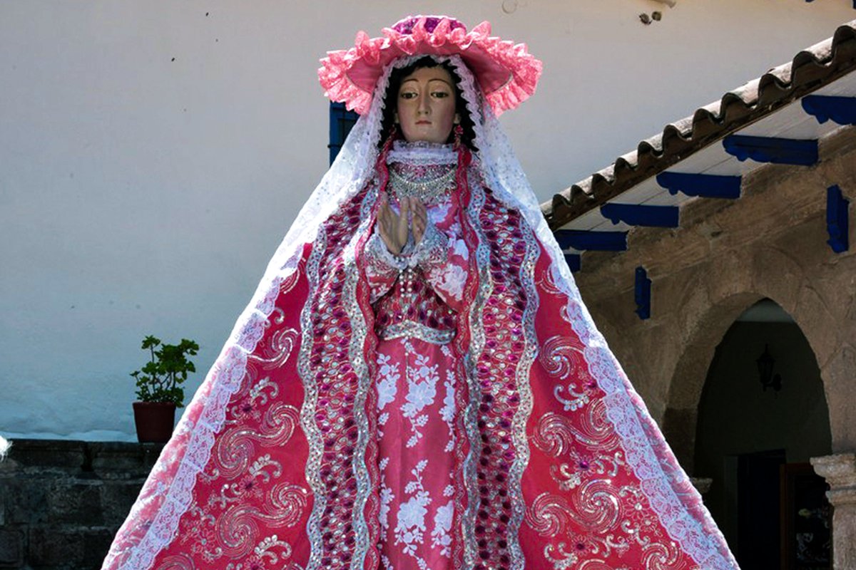 MinCul_Cusco's tweet image. En una emotiva ceremonia realizada en el Centro de Restauración de #Tipón, el @MinCul_Cusco entregó a la feligresía la imagen restaurada de la Virgen Estrella de la capilla Santísimo Salvador de Oropesa de Quispicanchi. #CulturaCusco #SomosCultura
bit.ly/2DEVAKs