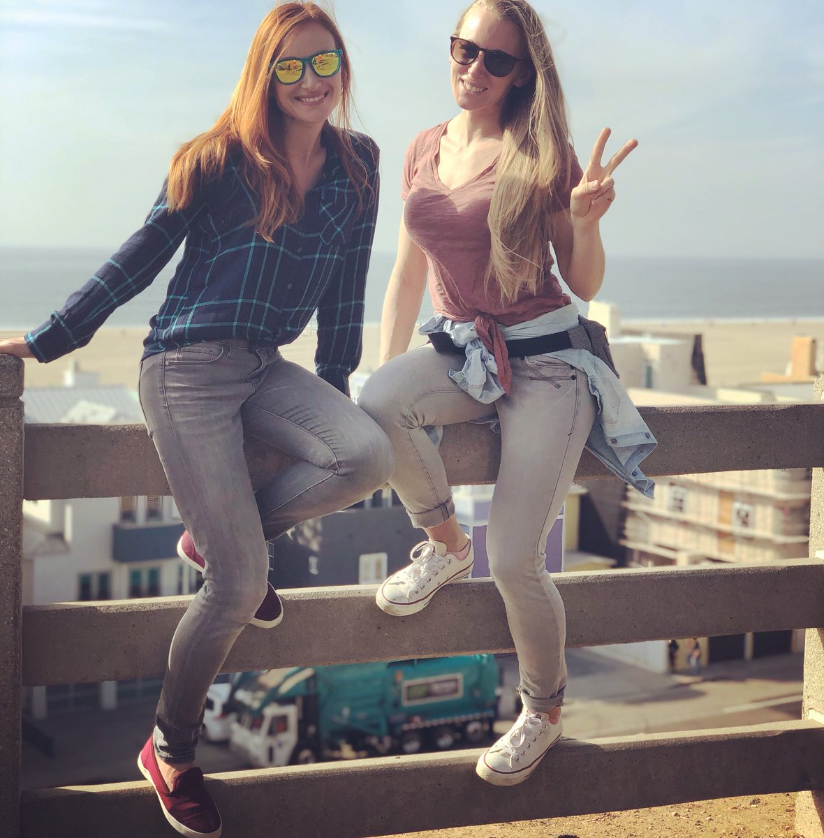 Hope everyone had a happy Thanksgiving with some special family or friend time 💜 the Ek sisters say hi! 😊 #ThanksgivingDay2018 #sisters #FamilyIsLove #redhead #blondie #SantaMonica