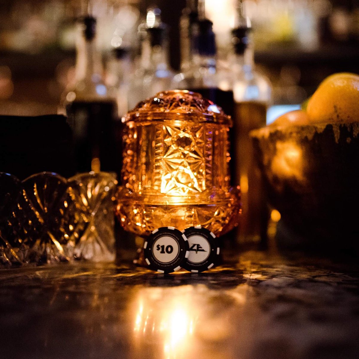 Go all in this holiday season!
#giftchips #utah #utahbar #utahdrinks #lakeeffect  #lakeeffectslc #beer #whisky #cocktails #wine #nightlife #utahnightlife #holidaygifts