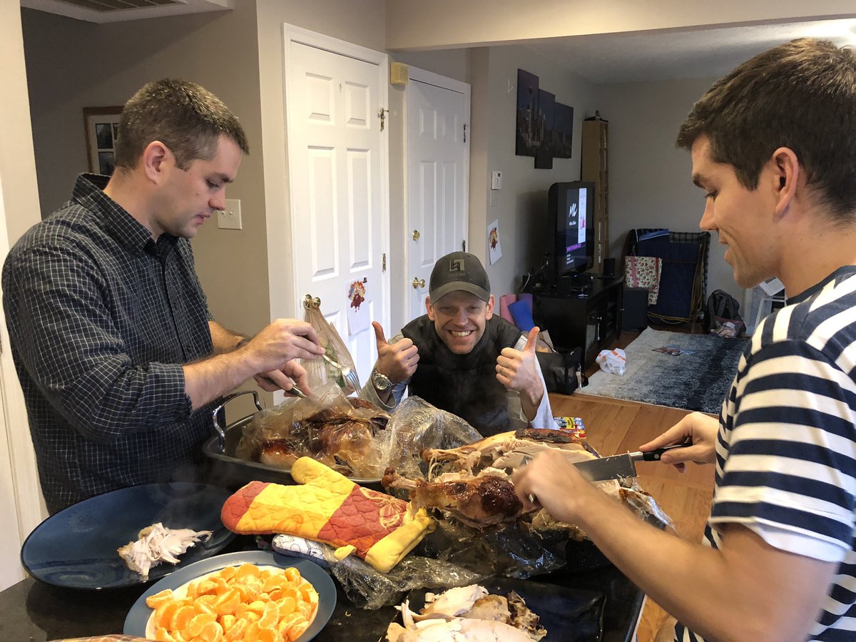 OrchWithBDubs's tweet photo. Finally out of my food coma 🤣🍗 thankful for my family this year, especially since we were able to spend it together for the first time in 10 years! #thankyouforyourservice #brothersinthemilitary #thankful #thanksgiving #ltcolonel https://t.co/ZRUvhVHaOG