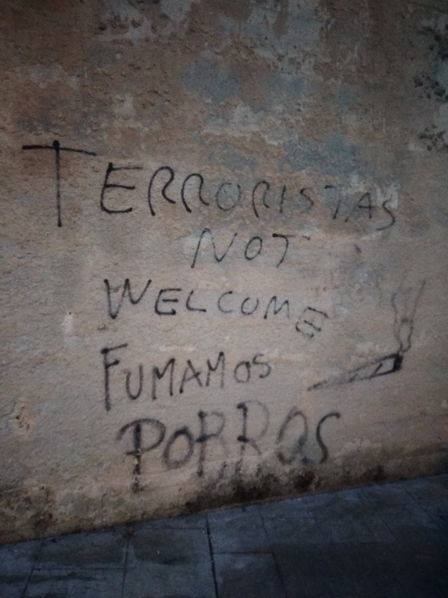 TheEma25100's tweet photo. Cuando paseas por pueblos de España que no ven los vídeos de @auronplay https://t.co/ZbYYhXrJF8