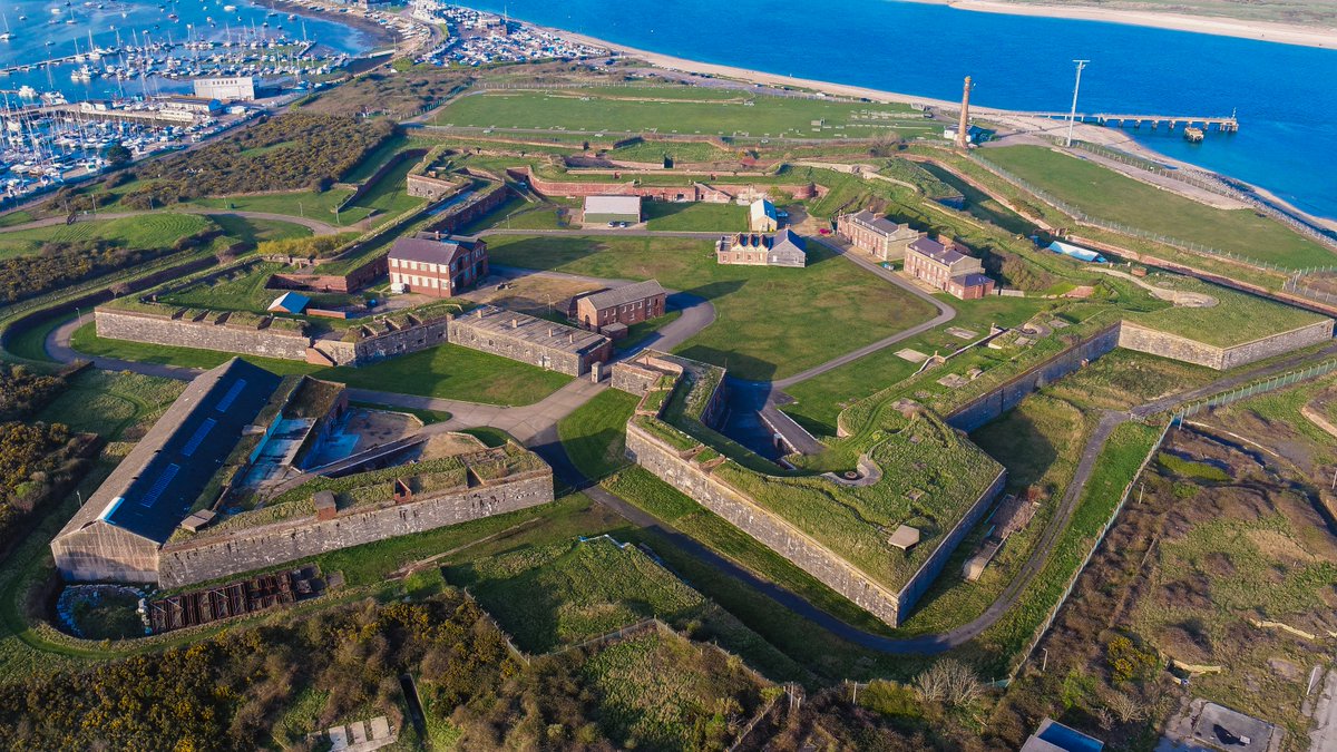 thedronepilots's tweet photo. Portsmouth now has it's own Gin Distillery! Amazing location too 🤗 #gin #gingrin #ginlover #blackfriday https://t.co/1eUUIhnuXb