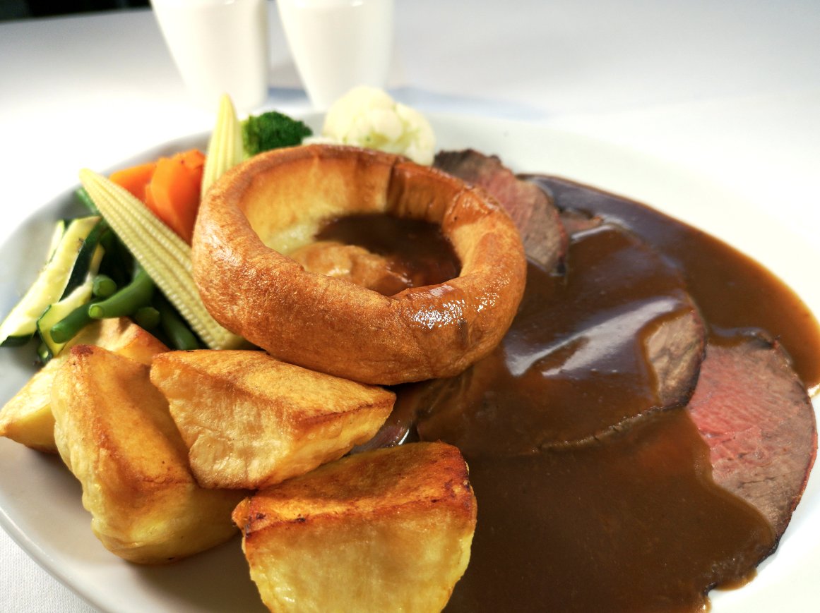 This weekend don't miss out on our #classic #SundayLunch! Prepared using #fresh, #LocalProduce, it's the #traditional real deal. We also have a #ChildrensMenu available!

Find the menu and book your table here > ow.ly/QQ7130msEy9 or give us a call on 01638 577312