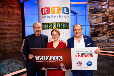 BusinessWireDE's tweet photo. Gemeinsam für #FamilienChancen – .@PGDeutschland, unterstützt vom FC Bayern München, fördert die RTL-Kinderhäuser! Mehr unter: https://t.co/G1XNqepwFB #PR #Familien #Kommunikation #Nachrichten #FCBayern #RTL #Kinder https://t.co/AU3Emtkg8O