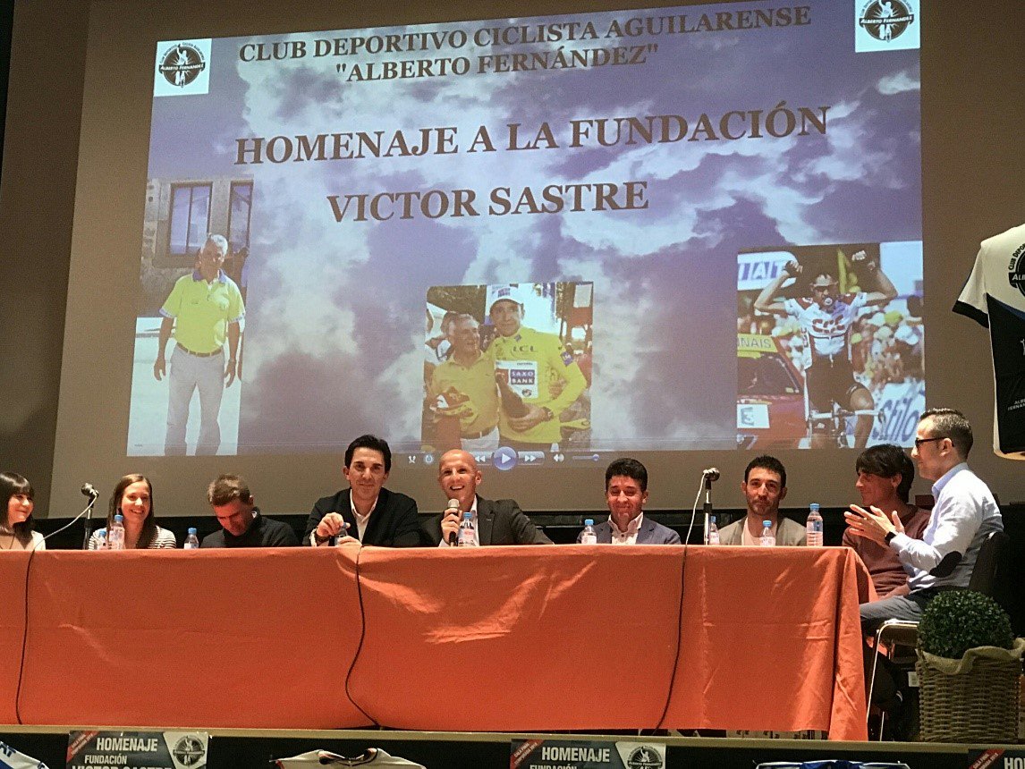 El CC Aguilarense "Alberto Fernández" homenajeó a la Fundación Víctor Sastre <a href="/FundacionSastre/">Fundación Sastre</a>  goo.gl/P3uY7j