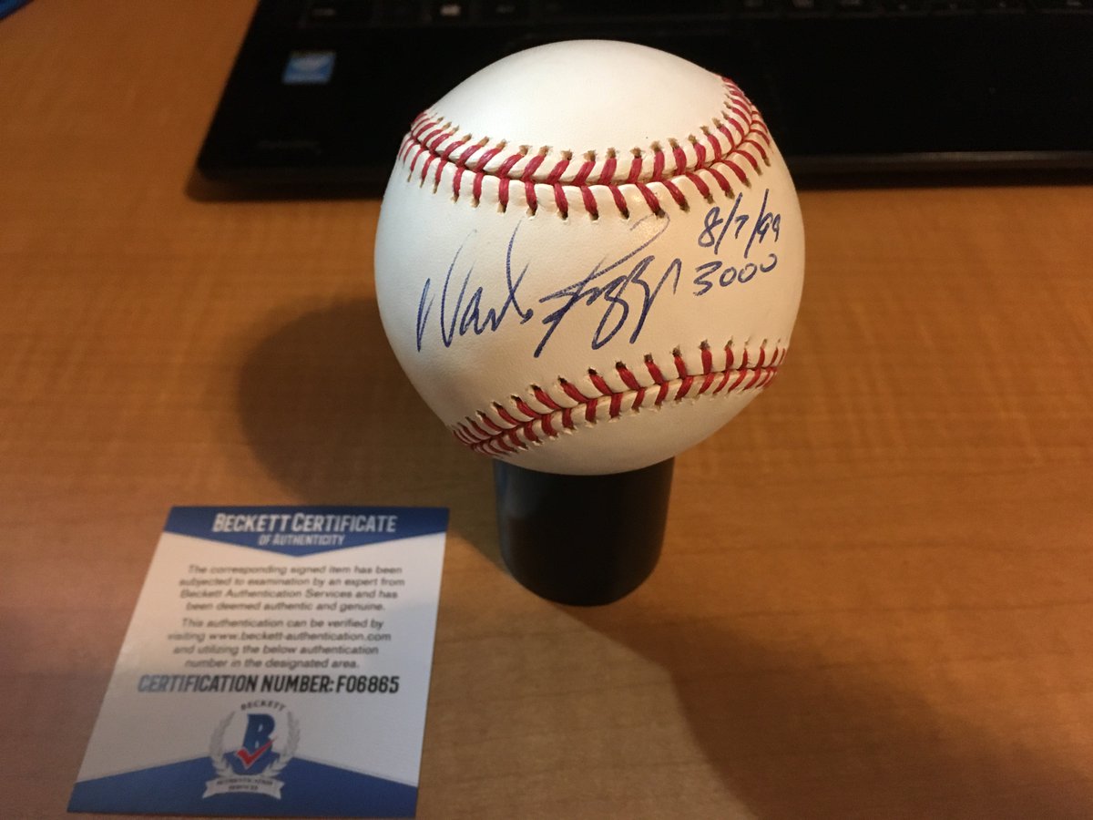 lanc_supcap3841's tweet photo. more signed baseball #blackfriday #autographedbaseballs @Markhoyle4 @CHUCKVANHORNE @TollymanFCF @jca53057 @ChrisGaikwad1 @JPBeast7 @RealMcCoyBreaks @SABRbbcards @chitownshteller @LFTimes_sports @Vermont2500Mike @autographblog @A_A_Autographs @handyslunch @EricDLussier https://t.co/SL3DuGsjkS