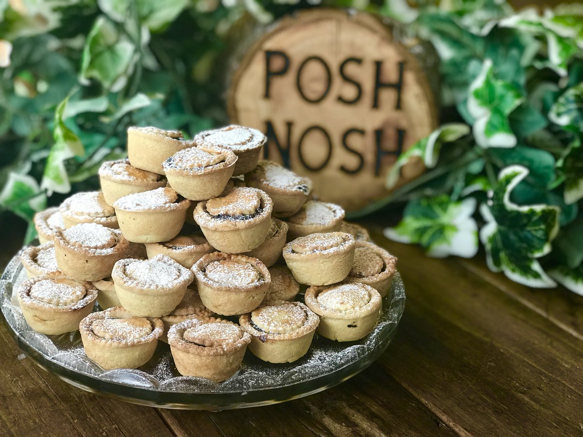 Our homemade, canapé sized Mince Pies will be the perfect treat this festive season- place your order now via DM or enquire through our website . A box of 24 mini Mince Pies is just £12! 💜💚 #mincepies #christmas #homemade #poshnosh #poshnoshdevon #localproduce #seasonalfood