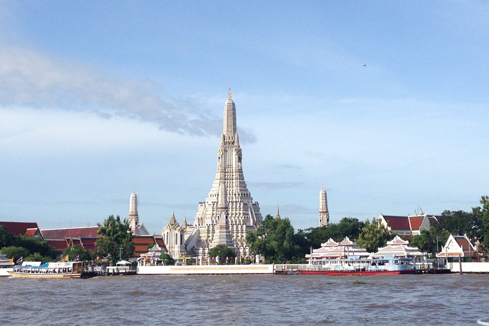 André Rieu - Loy Krathong / เพลงลอยกระทง (Live in Bangkok) youtu.be/Eb-lzTh_klA ผ่าน <a href="/YouTube/">YouTube</a>
 
Loy Krathong song by Andre Rieu and symphony orchestras from Wat Arun 
#music #wat_Arun  #chaophrayariver 
#Bangkok #Thailand