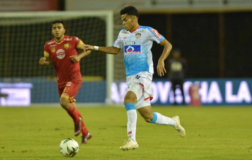 LaTitularcom's tweet photo. #JuniorLT

Rionegro 2-3 Junior: ¡se pegó primero! 👊👊

Lee la crónica📃 completa en: https://t.co/GCbcUxr86J https://t.co/JV5aMTHZpF