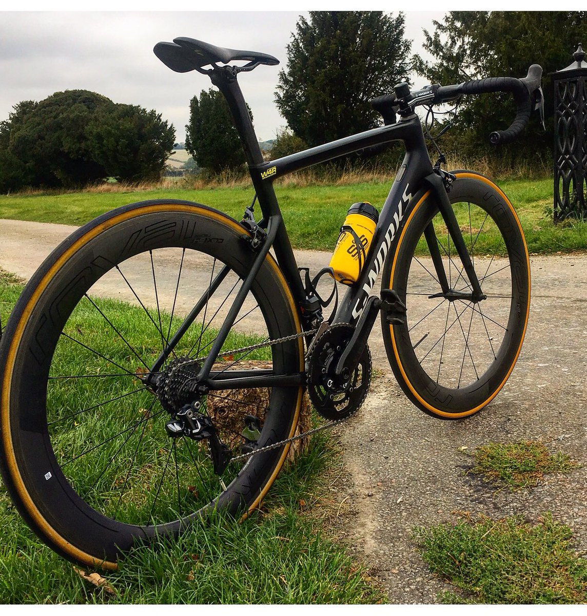 Mint 2018 Tarmac S Works for sale, 54cm, full Dura Ace Di2. Quarq powermeter. DM for details 👌🏻🚴🏻‍♂️😎