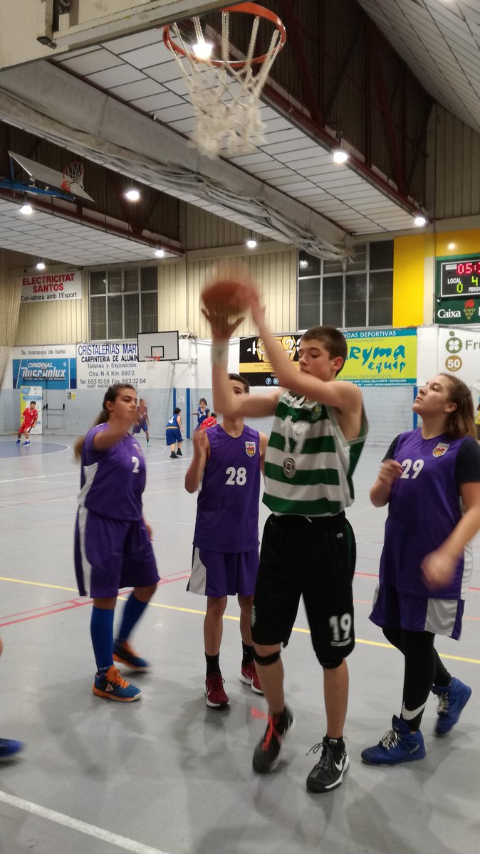 SportandCitizen's tweet photo. De la théorie à la pratique ! 📝🏀 Le projet #GreenPlay se termine en beauté avec un tournoi de basket 3x3 entre 5⃣ équipes catalanes et celles de nos partenaires, la fondation sporting, @hlu1993 et @LazioBasket, où le fair-play des équipe sera la principale source de notation ! https://t.co/SOAJRrWgIG