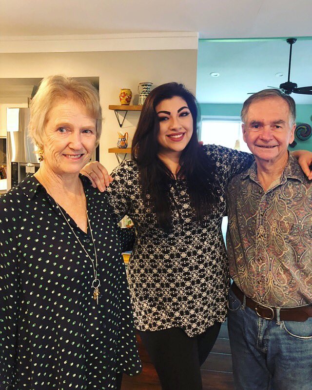 anunquietmindx's tweet photo. Happy (post) Thanksgiving from my parents and I to you all. 🖤🍂

#HappyThanskgiving #familyday https://t.co/PArm0avL0Z
