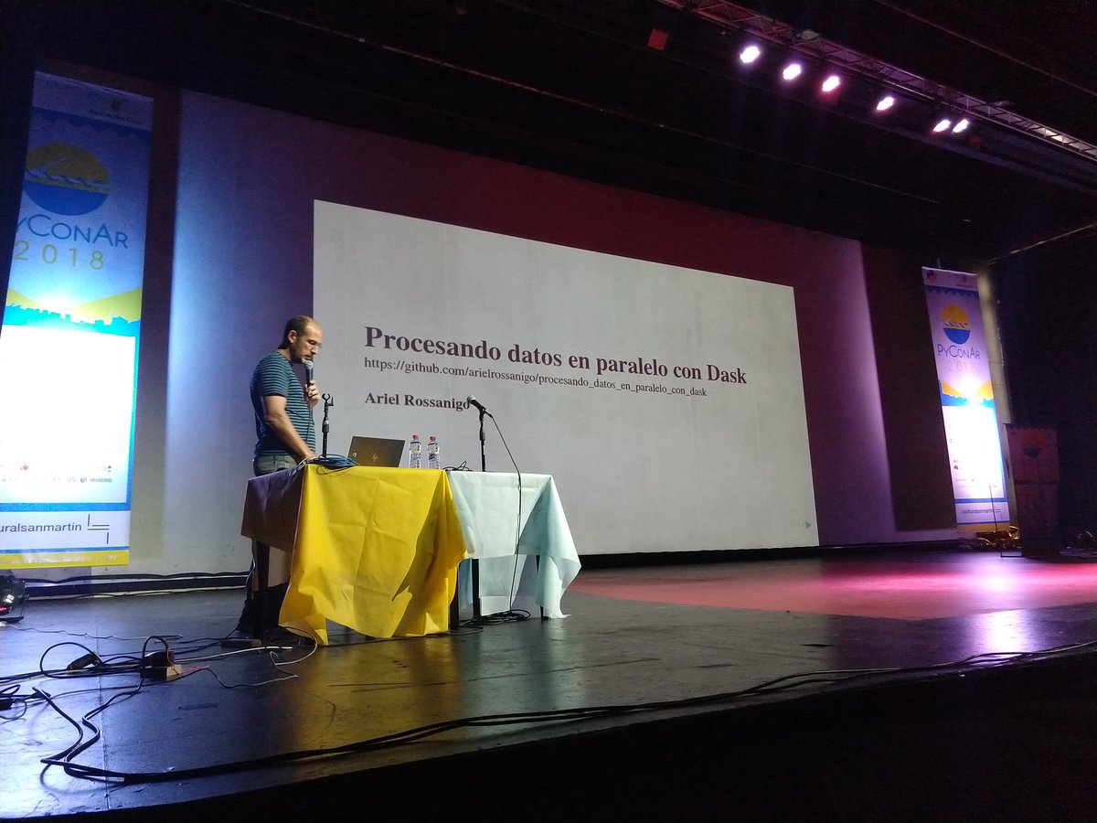 LoreDiorio's tweet photo. Procesando datos en paralelo con Dask @ArielRossanigo #PyConAr2018 https://t.co/vTNvA9mXMW