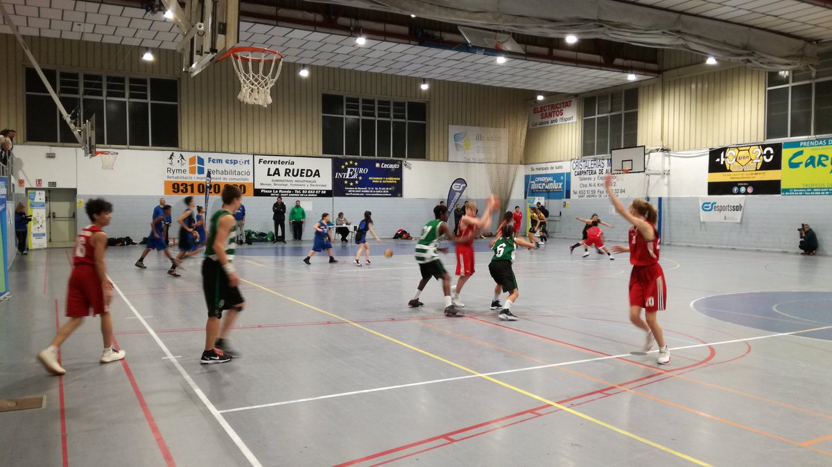GreenPlayEU's tweet photo. 🏀 #Gameon ! Our partner's teams @Sporting_CP and @hlu1993 are meeting during the #GreenPlay tournament ! https://t.co/qWZZIvoQpA