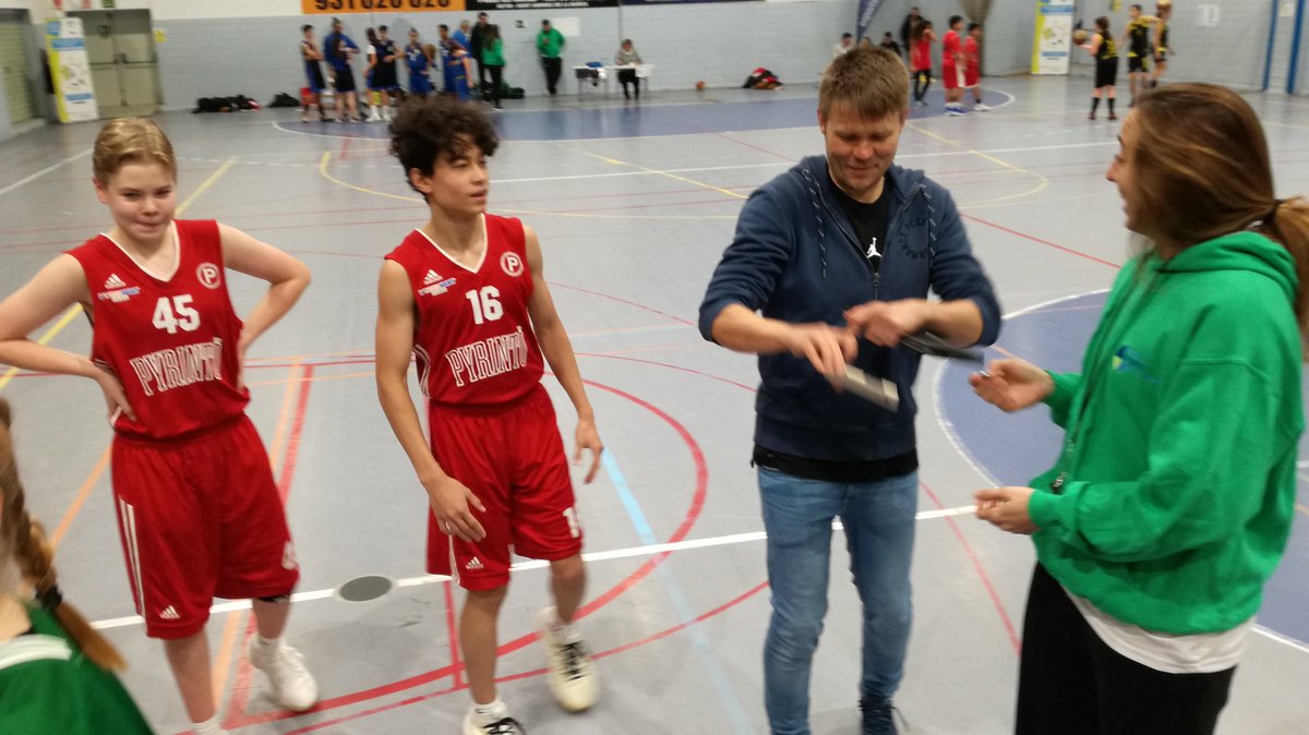 GreenPlayEU's tweet photo. 🏀 #Gameon ! Our partner's teams @Sporting_CP and @hlu1993 are meeting during the #GreenPlay tournament ! https://t.co/qWZZIvoQpA