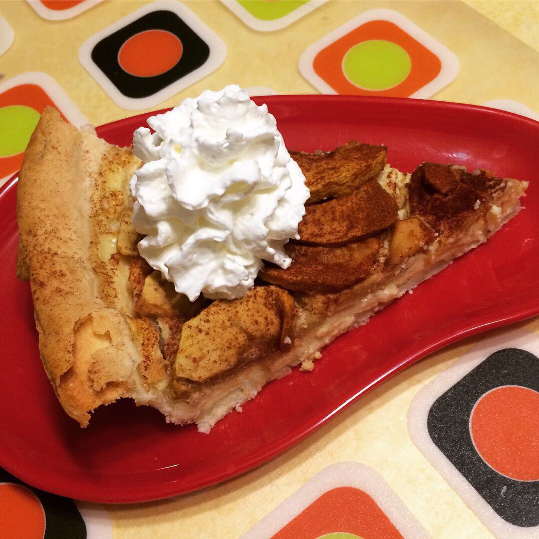 boekankoki's tweet photo. Qu’est-ce que vous fait au week-end ? Pourquoi pas essayer ma recette Tarte aux Pommes, elle a inspiré par la recette de @Marmiton_org 
Trouvera sur https://t.co/RywLe7dhRA ou https://t.co/oXpaQTn0Mt. Bon week-end !
#boekankoki #tarteauxpommes #recipeblogger #foodblogger #dessert https://t.co/Rz8QpnZykR