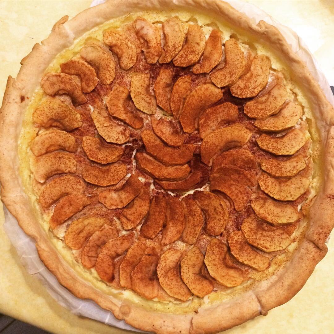 boekankoki's tweet photo. Qu’est-ce que vous fait au week-end ? Pourquoi pas essayer ma recette Tarte aux Pommes, elle a inspiré par la recette de @Marmiton_org 
Trouvera sur https://t.co/RywLe7dhRA ou https://t.co/oXpaQTn0Mt. Bon week-end !
#boekankoki #tarteauxpommes #recipeblogger #foodblogger #dessert https://t.co/Rz8QpnZykR