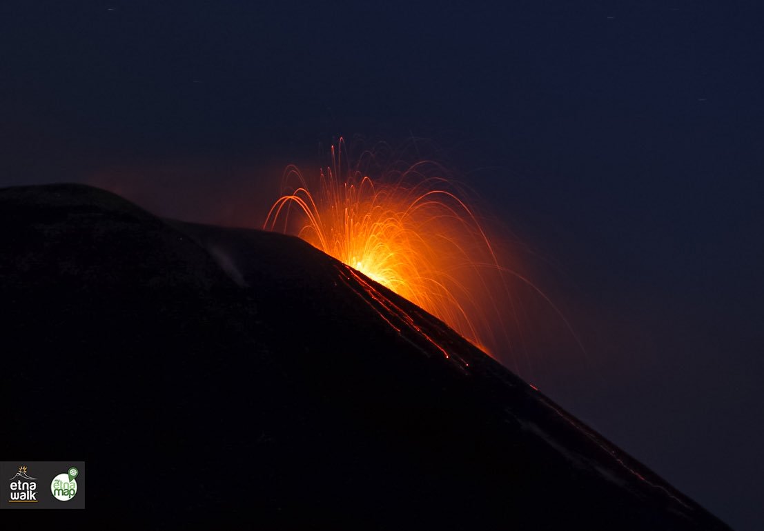 etnawalk's tweet photo. LIVE 
#Etna • 23/11/2018
📷 @MarcoDiemme 

#EtnaWalk #MyEtnaMap #volcano #Sicily https://t.co/hQIW4GUxep
