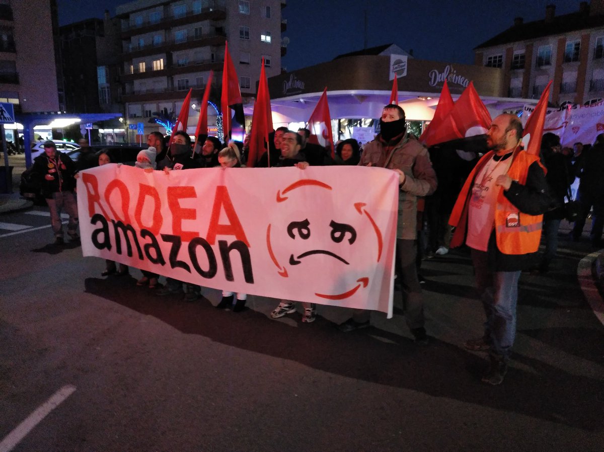 CGT_SR_Jaen's tweet photo. RT @cgtzonasur: AMAZON | #HuelgaAmazon
Comienza la manifestación #RodeaAmazon.
La lucha es el Único Camino !!
@CgtAmazonMad4 @CGT
@AmazonEnLucha
@amazon @AmazonESP @JeffBezos
#AmazonFightFriday #BlackFriday #HuelgaAmazon #Amazon #AmazonWeAreNotRobots https://t.co/O4xBPnacRy