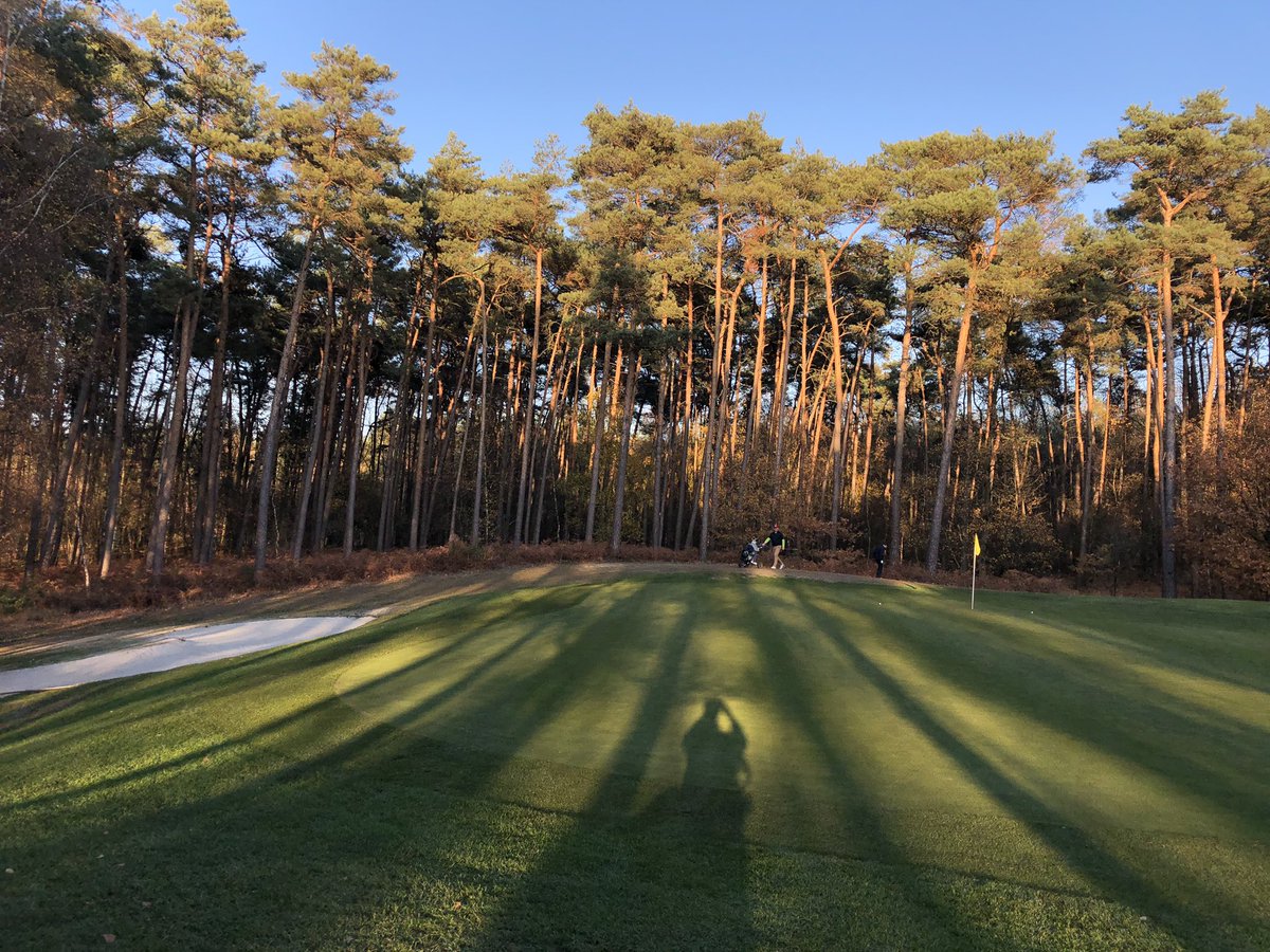 Team Munstercafe met René en Marion Middel winnen de eerste ronde van de businessgolf wintercompetitie. Proficiat!!
Zeer geslaagde middag met bij aanvang een gezamenlijke lunch, gevolgd door 9 holes met super weer en borrel na afloop...