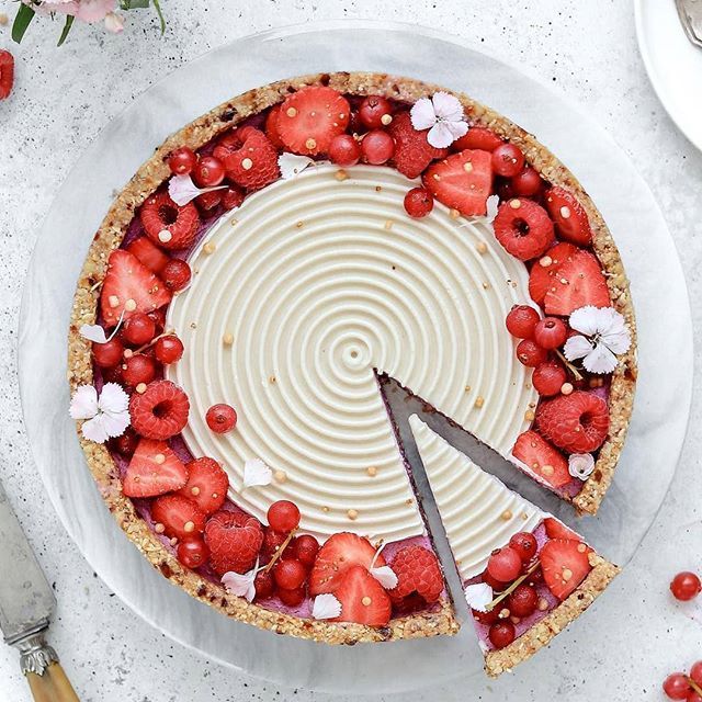 cupcakeproject's tweet photo. Do you want a slice or are you still full from yesterday?

Repost from @nm_meiyee -  Raspberry white chocolate tart
.
.
.
.
.
.
#vegan #whatveganseat #plantbased #foodporn #onthetable #veganfood #veganism #foodstyling #foodporn #igfood #healthyfood #food… https://t.co/lAGedIbTPu https://t.co/LJjYOYElyc