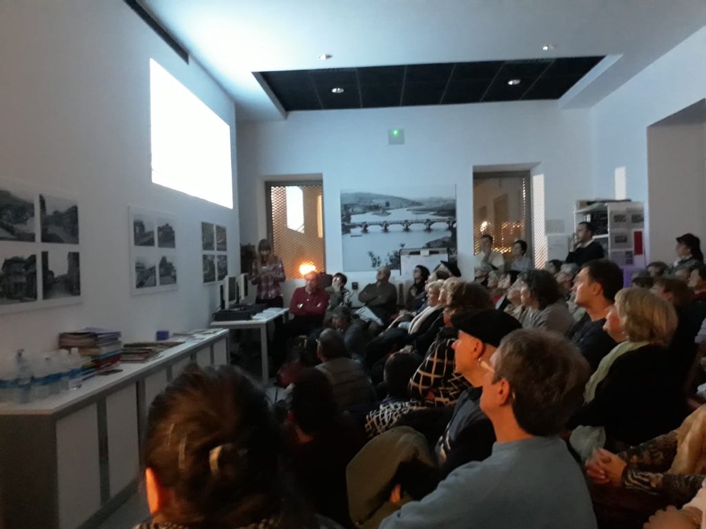 Irun_informa's tweet photo. 🎥 Tras el éxito del estreno en el C.C. Amaia, se proyecta por segunda vez la cinta "¿Algo que declarar?" de las becas #Ribera.

🎙@MikelHuarte: "Desde el Cuerpo de Guardia restaurado, es donde cobra más sentido el documental y lo hace más especial". 👍😊
#Irun https://t.co/VsVLlbzphK