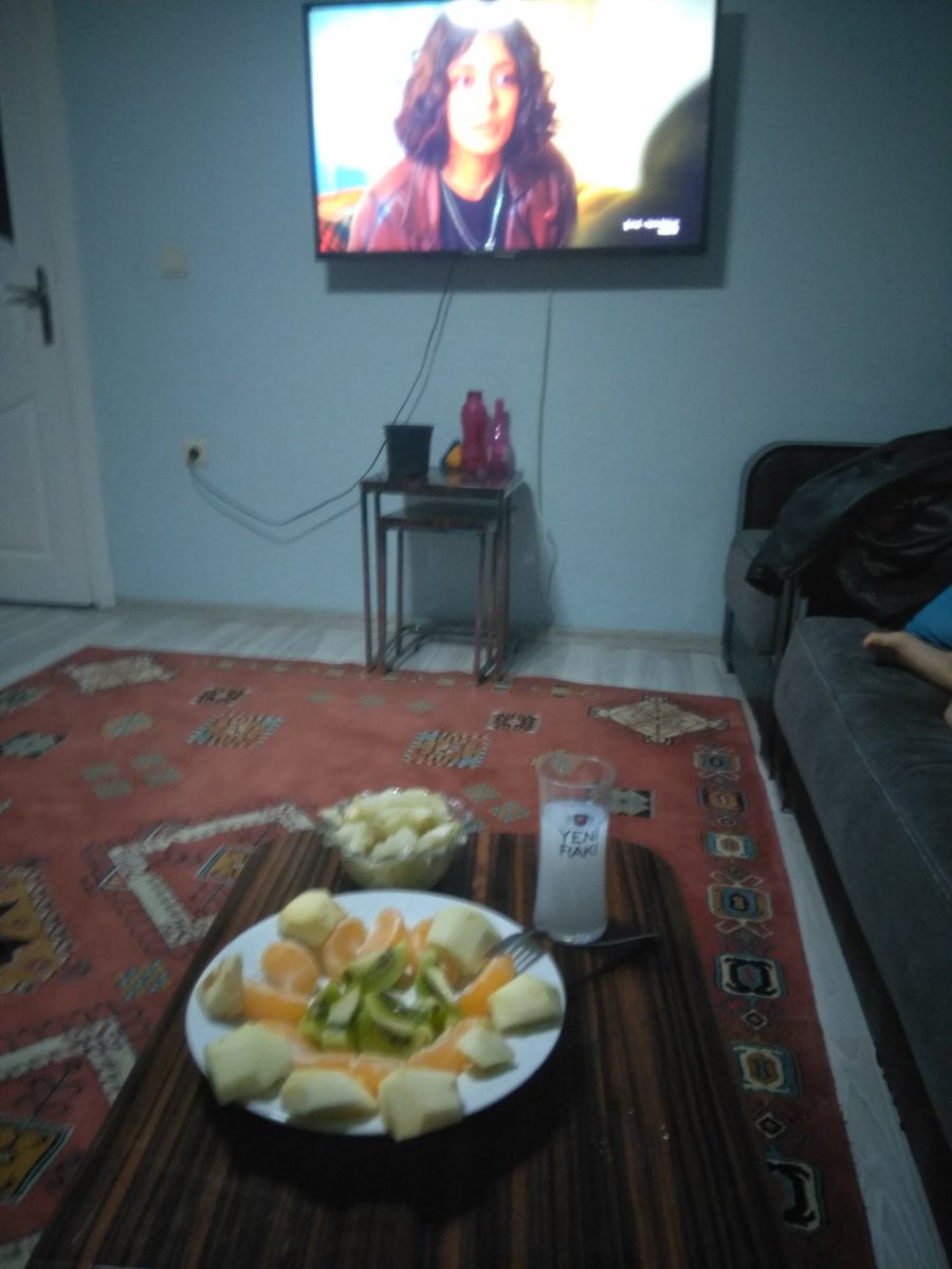 Bu akşam Kader içmiyor yarın akşam icecekmis dostlarla
