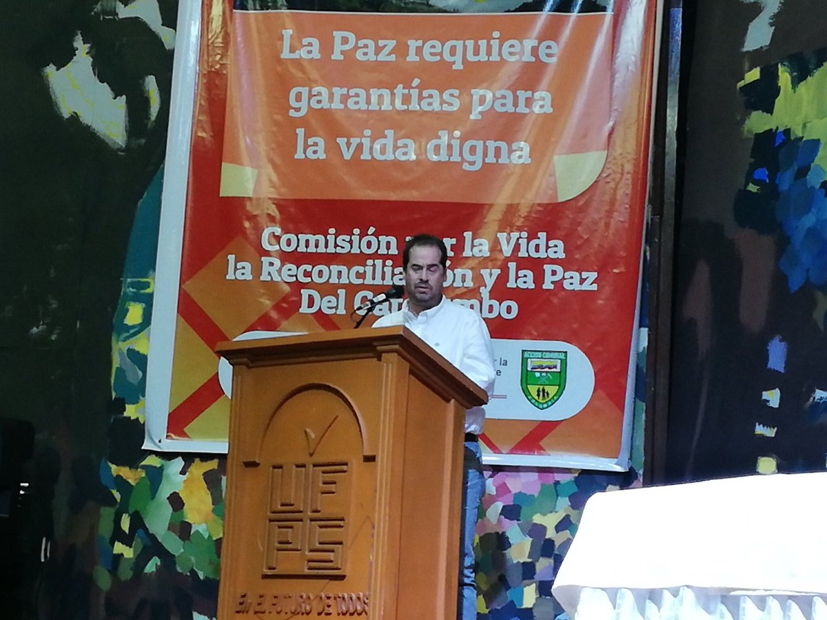 AndresCristoB's tweet photo. Si realmente queremos traer la #PazEnCatatumbo, debemos trabajar unidos con sus habitantes, el Estado y el Congreso. Acá estamos la @ComisiondePaz para hacer seguimiento a la situación de la región y buscar soluciones conjuntas a sus problemáticas. https://t.co/zOknKcM3q9