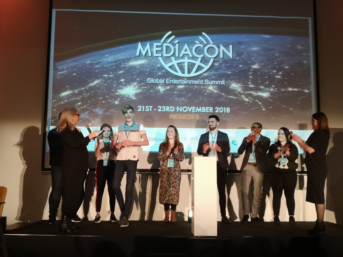 rte's tweet photo. And the @rte Creator of the Year 2018 in association with @MediaConSummit is Martin Murphy. Dee Forbes presented prize to a very happy winner at #Mediacon18 🙌🙌🙌. 
The standard of entries was phenomenal. Martin will join us for a few weeks next year. https://t.co/yUkFC5031T