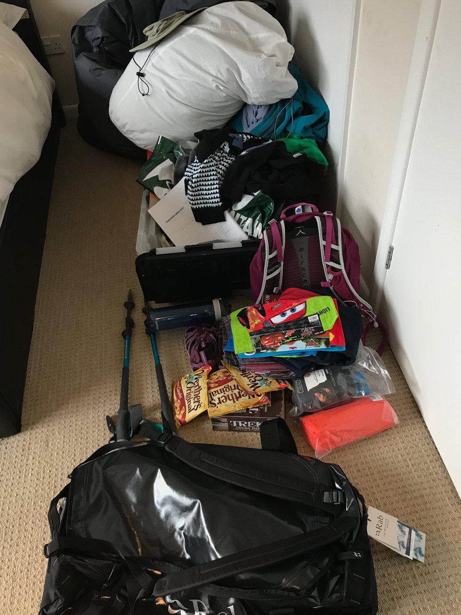 PippaPippahall7's tweet photo. Thinking I might have a bit too much stuff to take up Kili! It will never fit in the kit bag... what do I leave behind? #learningonthewayup https://t.co/Wv5mwUqYlL