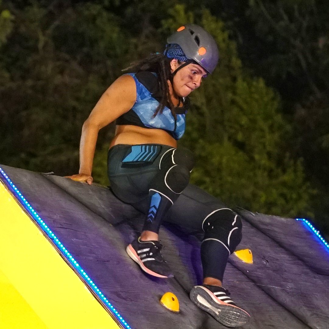 reto4mx's tweet photo. Renegada de ❤️ pero con el espíritu de vengadora. Así @HuertaSemi se enfrentará en la pista de fuego para salvarse de la eliminación. ¿lo logrará? Apóyala usando #YoConSemi. Nos vemos esta noche a las 7:30pm por @MiCanal5 #Reto4Elementos https://t.co/Vcu4WhG7dq