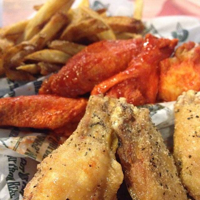 WingstopJackson's tweet image. Hot or lemon pepper?