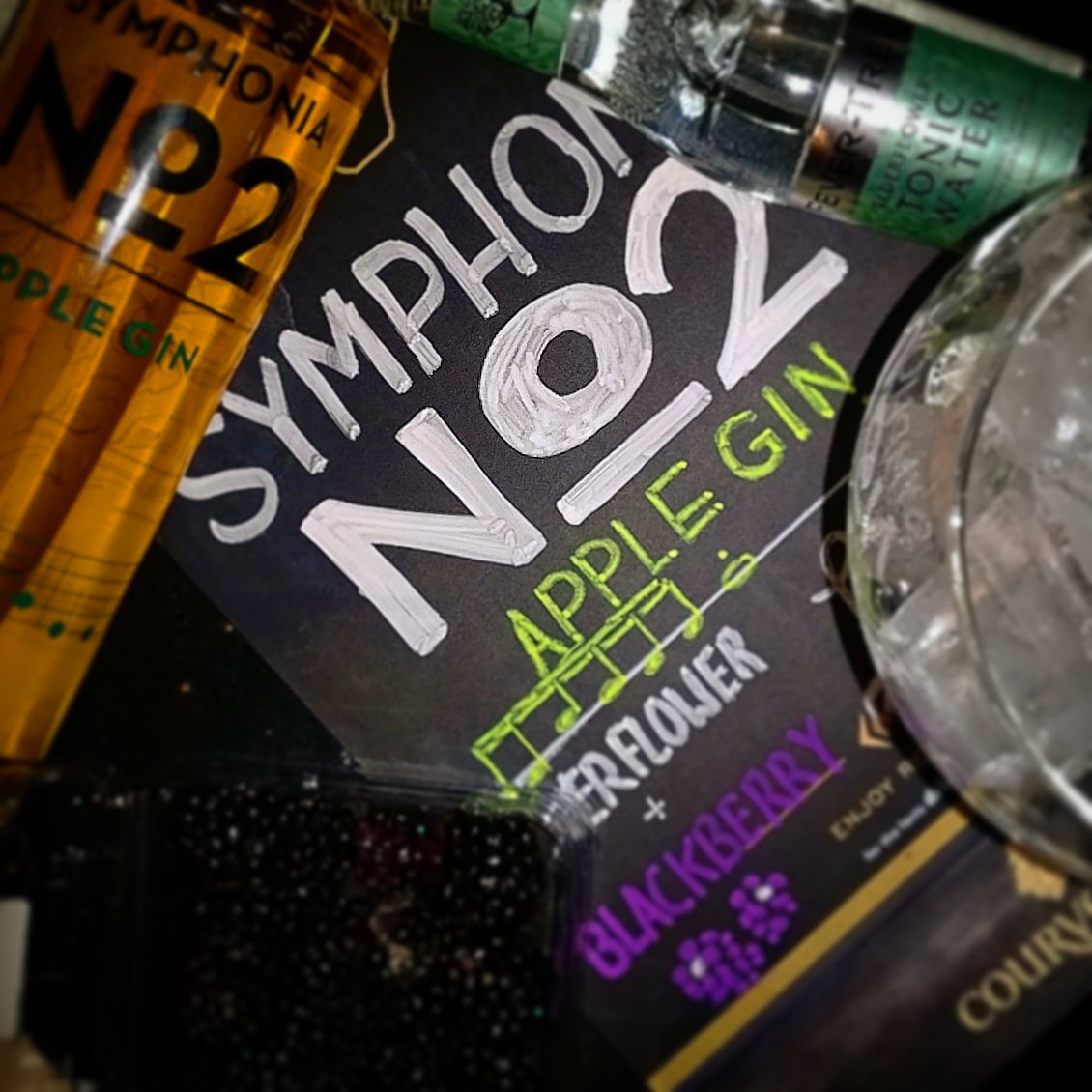Gin of the Moment 🍸 Symphonia No.2 Apple Gin
Paired with Elderflower Fever-Tree Tonic and Blackberries 😍
 @fevertreemixers #drinks #drink #gin #gandt #ginlife #bar #barlife #apple #blackberry #tonic #halifax #calderdale