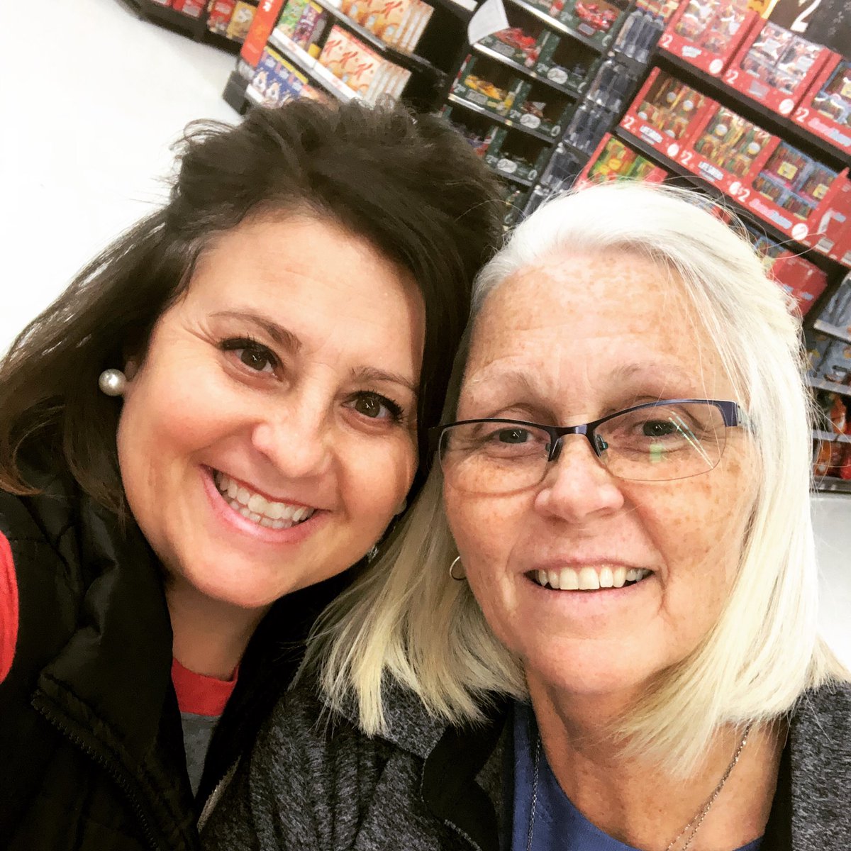 halderstewart's tweet photo. Black Friday shopping with my bff 🛍 🛒 #lotsofdeals #wewaitedoutthecrazy😜 #blessedlife❤ #boyswereinbed😉💙 https://t.co/c1effyKMck