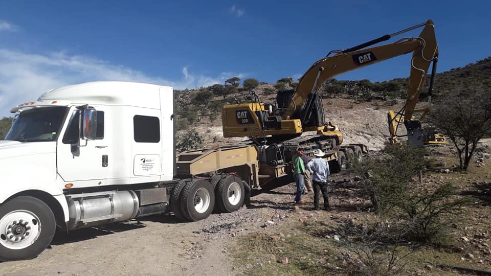 mapder's tweet photo. Avanza la resistencia a la presa Milpillas en #Zacatecas: Se llevan las máquinas del Ejido Atotonilco; su presencia era ilegal; ejidatarios enfatizan ¡No a la presa Milpillas! @OCMZ17 @Laminuta @OtrosMundosChia @imdecac @MXREMA https://t.co/q9jiE19gLX