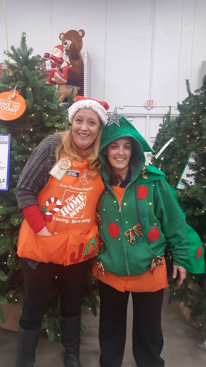LeAndriaLuv's tweet photo. Home Depot Holidays with our amazing managers!  #blackfriday2018 #4801PROUD @mcopley27 @Orangeboxmom @thd_young https://t.co/602Tn7Zccc