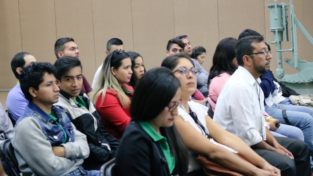 utvco's tweet photo. En el segundo día de actividades del #Conies2018, estudiantes de @ticutvco, asisten a la conferencia "Megatencias", que imparte la Lic. Alejandra Barroeta.
#EducaciónDeCalidad https://t.co/2WsOg5S0tx