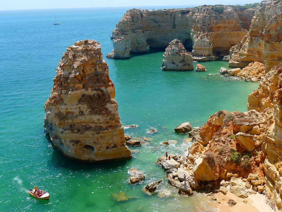 Our Black Friday special can take you to the Algarve in Portugal for as little as £127pp for 7 nights. Flights AND accommodation included. For you and three friends, book early to have this fantastic deal. More information here: holidaydailydeals.com/single-post/7-… #travel #BlackFriday #deals