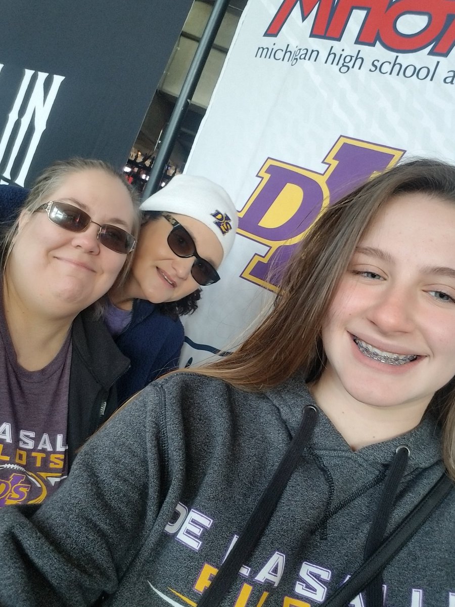 VickieCornwell's tweet photo. #PilotsAtFordField https://t.co/AR6rsbp6Gf