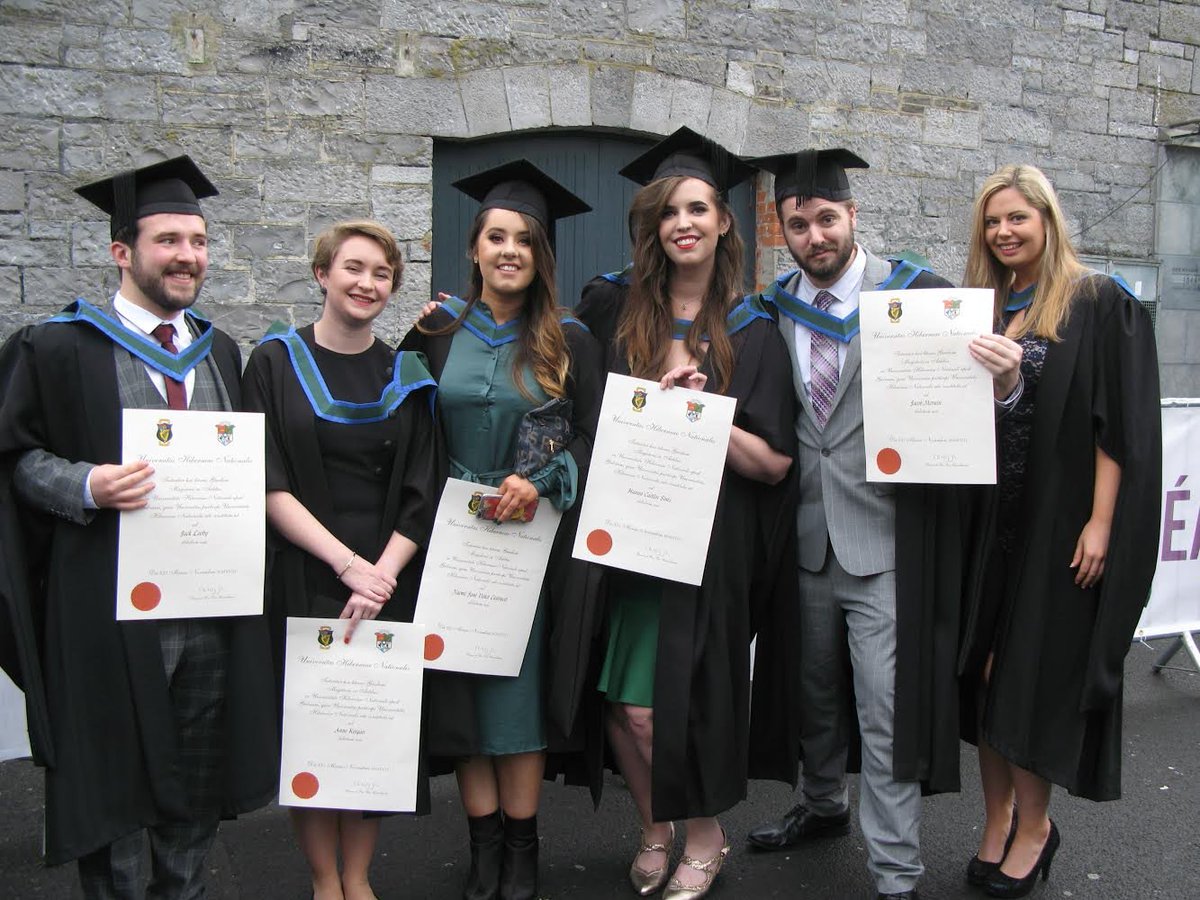 annie_keegan's tweet photo. Hallo
I've been off twitter for a while but wanted to let you all know I graduated with a 1.1
Please leave your playwriting requests at the door
#masterplaywright https://t.co/ZCxjXq06jl