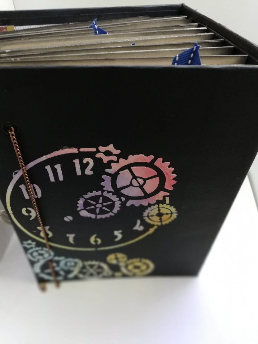 IngeniaDesign's tweet photo. #Album estilo #Steampunk lo encuentras en #IngeniaDesign #DiseñandoConAmor #Scrapbooking #Scrapbook #Inked #Mechanical #TimHoltz #DistressInk #MixMedia #Photography #Inks #Vintage https://t.co/ADCNugGZY2