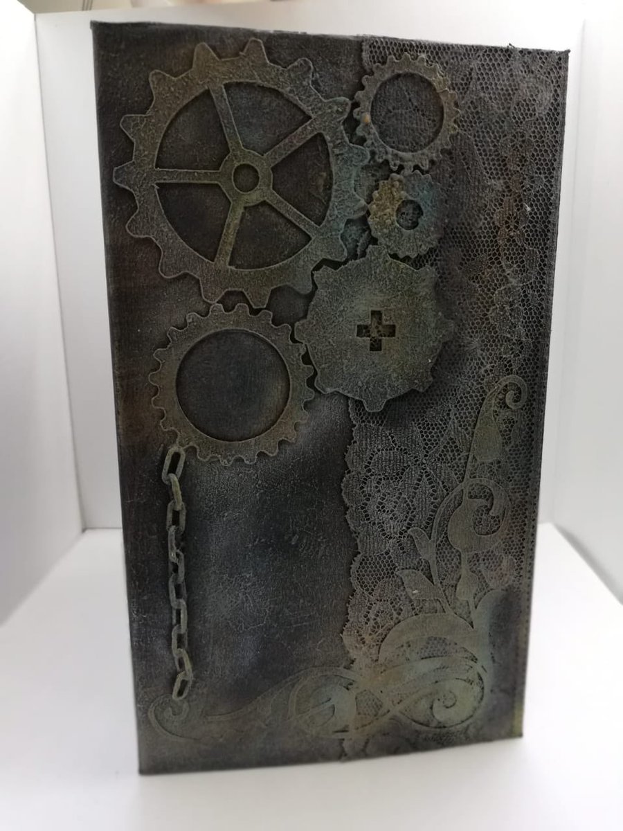 IngeniaDesign's tweet photo. #Album estilo #Steampunk lo encuentras en #IngeniaDesign #DiseñandoConAmor #Scrapbooking #Scrapbook #Inked #Mechanical #TimHoltz #DistressInk #MixMedia #Photography #Inks #Vintage https://t.co/ADCNugGZY2