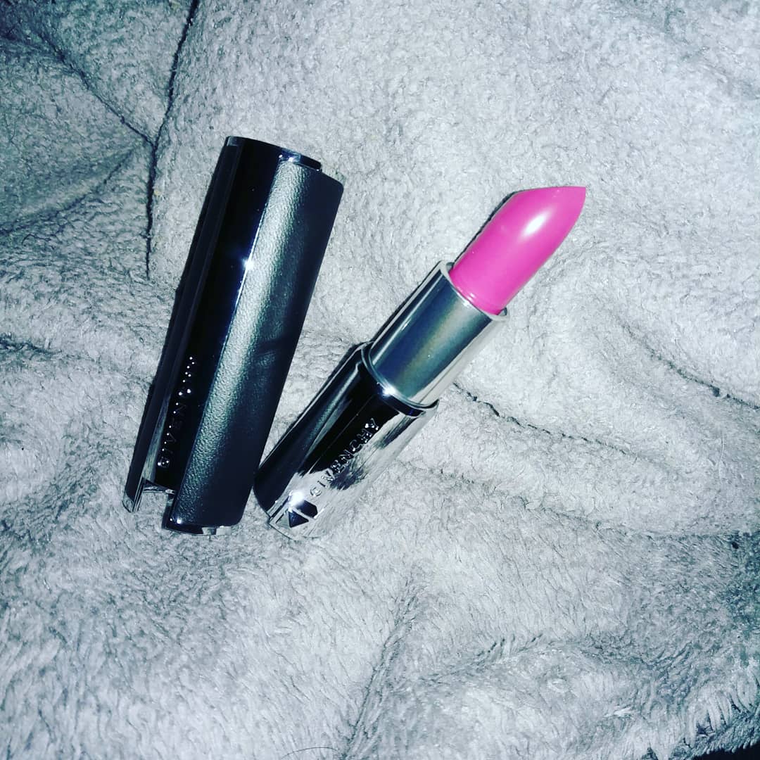 didinemael's tweet photo. Produits à tester #GivenchyBeauty #LeRouge  très jolie couleur framboise https://t.co/V7BZkG6mC2