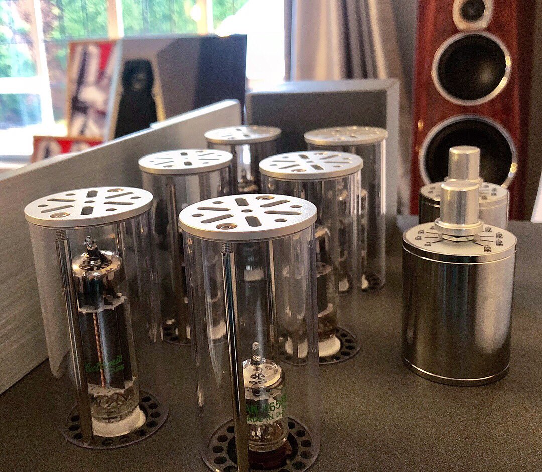 There’s a new kid in town ! The venerable Allnic H1201 phono stage has just been reworked and improved yet again. Say hello to the new H1202 👌😍🎼