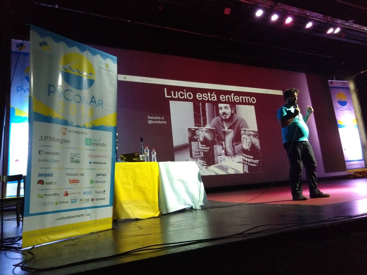 LoreDiorio's tweet photo. @luciotorre @gilgamezh #PyConAr2018 https://t.co/JCnz4MvTOL