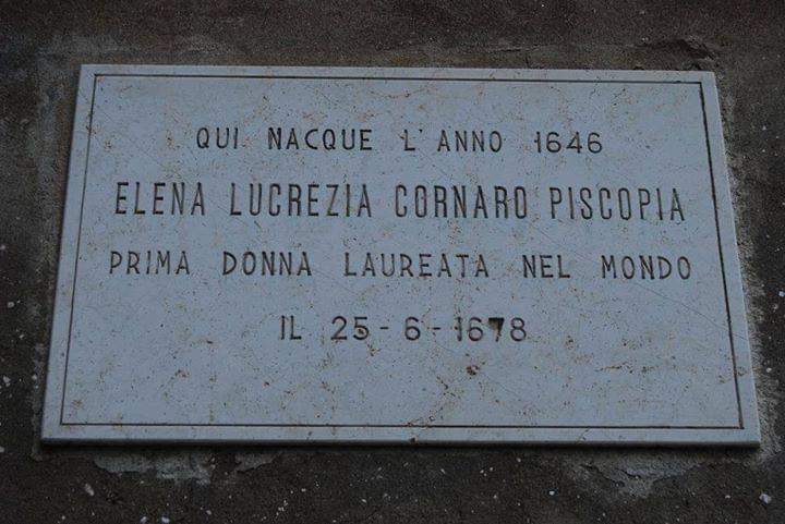 Chiari75's tweet photo. Sapevate che la prima donna laureata al mondo era italiana?  Elena Lucrezia Cornaro Piscopia, veneziana, si laureò in filosofia a Padova nel 1678, dopo essere stata fortemente osteggiata dal vescovo dell'epoca (manco a dirlo).

L'Italia dovrebbe vantarsene e forse nemmeno lo sa. https://t.co/c7Wl1QHeXF